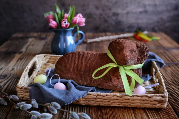 Bolo Libra Cordeiro Páscoa Chocolate Clássico Polvilhado Com Cacau Fundo — Fotografia de Stock