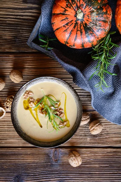 Delicious Creamy Pumpkin Walnut Soup Bowl — Fotografie, imagine de stoc