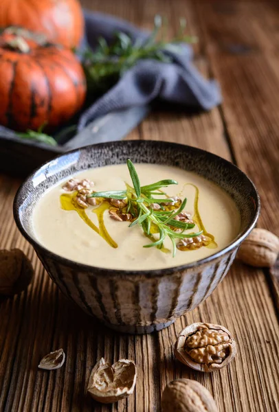 Delicious Creamy Pumpkin Walnut Soup Bowl — Fotografie, imagine de stoc