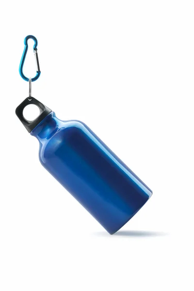 Side view of hanged blue metal water bottle isolated on white background — Stock fotografie