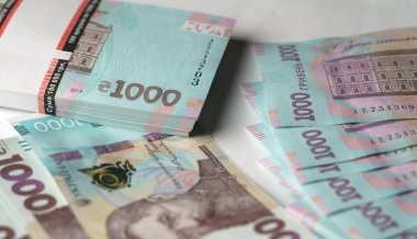 Binlerce Ukrayna Hryvnia banknotları paketi