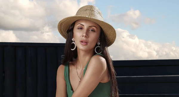 Portrait Pretty Woman Wearing Hat Earrings Outdoors Copy Space — Stockfoto
