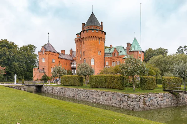 Torre Alta Castelo Conto Fary Hjularod Gramado Verde Cercado Por — Fotografia de Stock