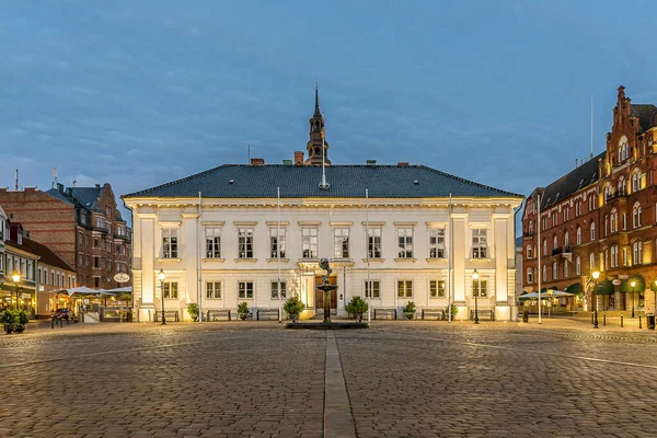 Kivilágított Városháza Éjszaka Főtéren Ystad Svédország Szeptember 2021 — Stock Fotó
