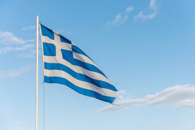 Yunanistan 'ın dalgalanan mavi ve beyaz bayrağı, Platanias, Girit, Yunanistan, 9 Ekim 2021