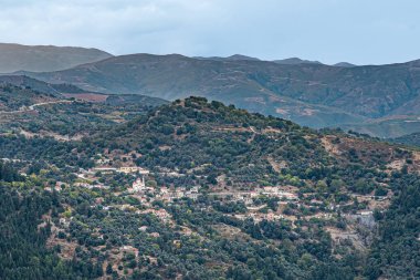 Yunanistan 'ın Girit dağlarındaki küçük bir köy olan Meskala' nın manzarası, 14 Ekim 2021