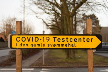 Eski Yüzme Salonunda Covid-19 Test Merkezi, 14 Aralık 2021, Frederikssund, Danimarka