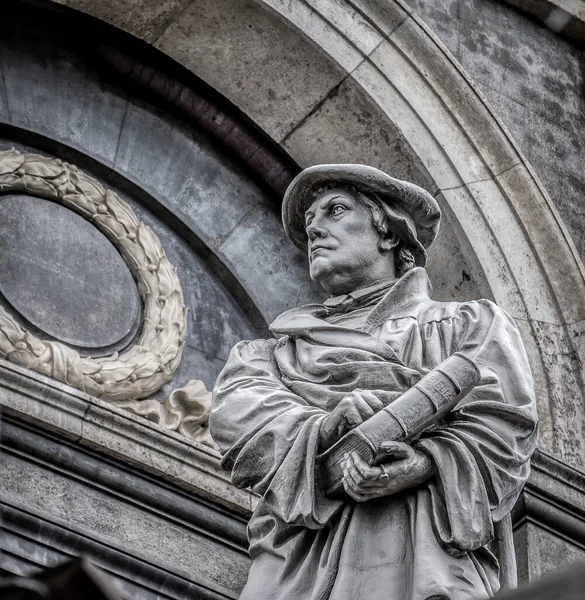 White Statue Martin Luther Baret Holding Big Bible His Hand — Foto Stock