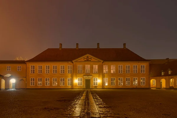 Roskilde Royal Mansion Courtyard Illuminated Misty Night January Roskilde Denmark — Zdjęcie stockowe