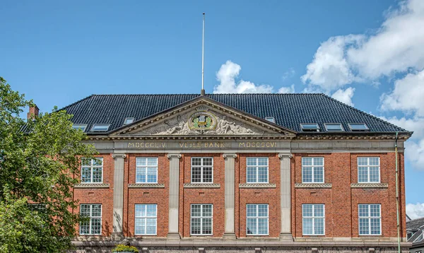 Vejle Bankası, 13 Haziran 2022 'de Danimarka' nın başkenti Vejle 'de büyük bir turistik kırmızı tuğla bina.