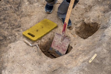 15 Haziran 2022 'de Danimarka' nın Erritso kentindeki bir Viking yerleşiminin arkeolojik kazısı.