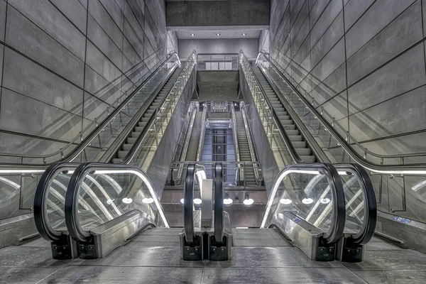 Escalators Grey Futuristic Light Amagerbro Metro Station Copenhagen Fotos de stock libres de derechos