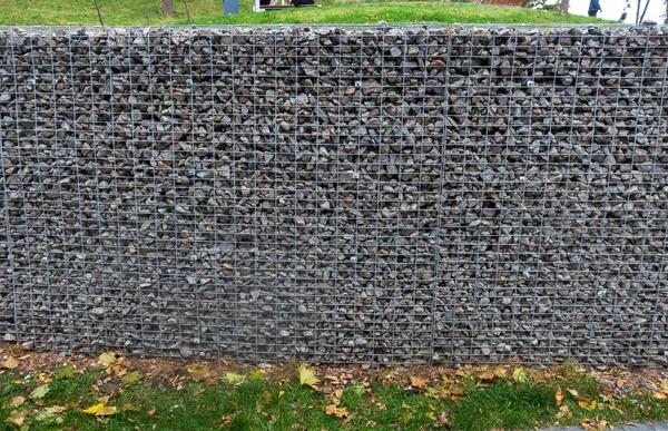 Забор Камней Металлическую Косу Гранитные Камни — стоковое фото