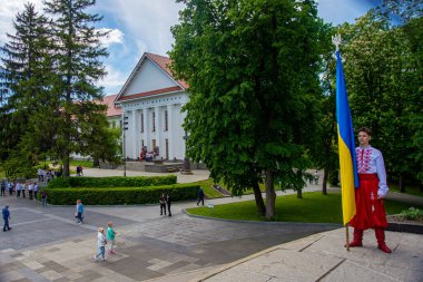 Ukrayna, Kanev -23 Mayıs 2021: Kaniv 'deki Tarasova Tepesi' nde Ukrayna Taras Shevchenko 'nun olağanüstü figürünün anısına.