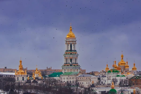 키예프 페체르스크 라브라 성당의 선회하고 있습니다 — 스톡 사진
