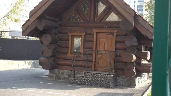 Holzhaus Aus Baumstämmen — Stockfoto