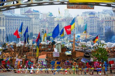 Kyiv, Ukrayna - 21 Aralık 2013: Kyiv sokaklarında barikat