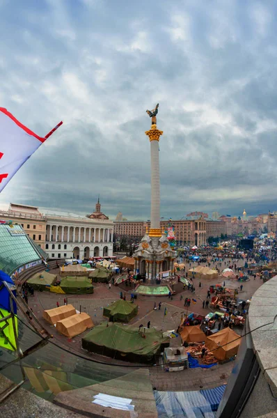 Kiev Ucraina Dicembre 2013 Proteste Nel Centro Kiev Monumento All — Foto Stock