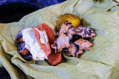 Ukrayna 'da savaş külleri ve yangınlarla kaplı yiyecekler