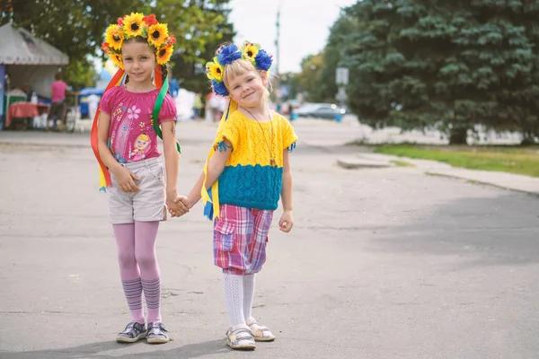 Черкассы Украина Октября 2014 Года Две Маленькие Девочки Украины — стоковое фото