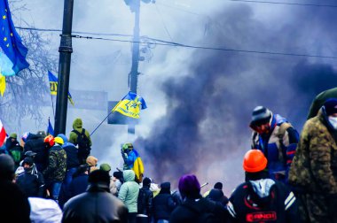 Kyiv, Ukrayna - 21 Aralık 2013: Yanukoviç 'in gücüne karşı Kyiv' in merkez sokaklarında protestolar.