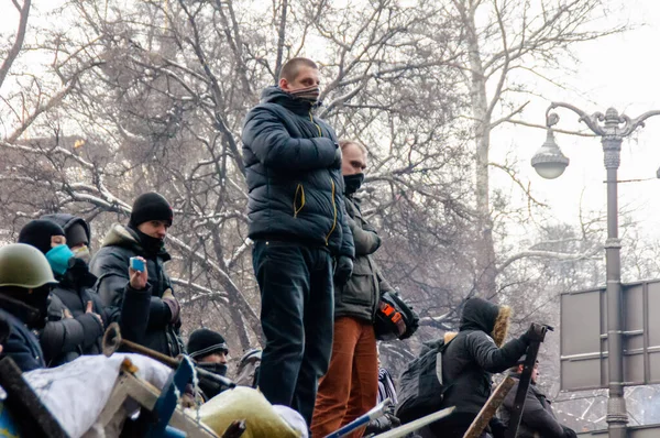 Kiev Ucrânia Janeiro 2014 Manifestantes Patrióticos Nas Barricadas Kiev — Fotografia de Stock