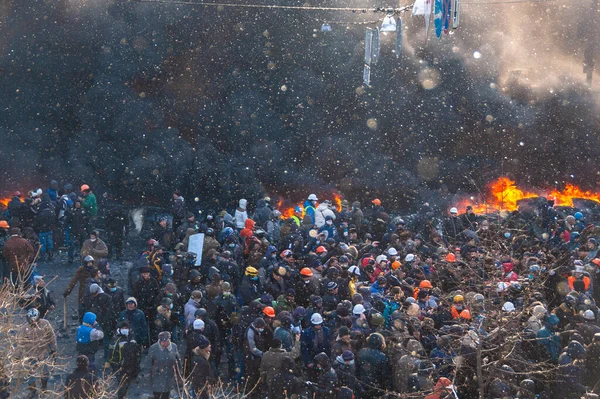 Kiev Ucrania Enero 2014 Manifestantes Las Calles Ardientes Humeantes Kiev —  Fotos de Stock