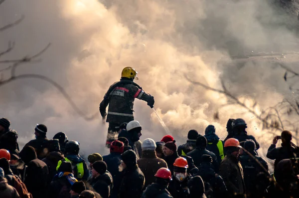 Kijev Ukrajna 2014 Január Egy Tűzoltó Tüzet Oltott Kijevi Tüntetések — Stock Fotó