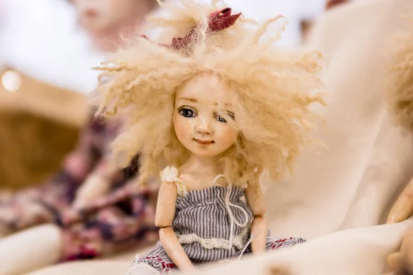 Киев Украина Сентября 2020 Года Кукла Выглядит Настоящая Шатенькая Блондинка — стоковое фото