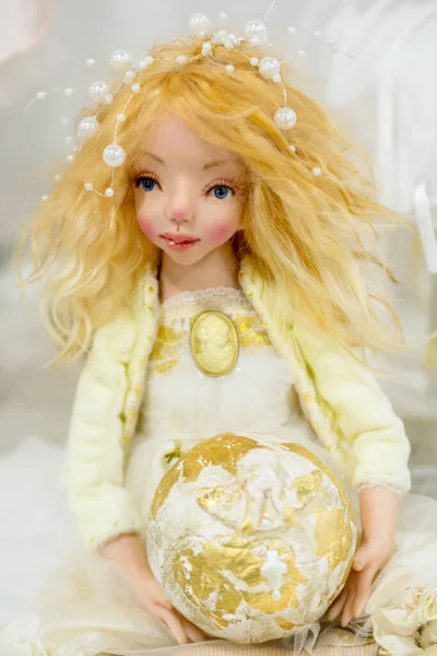 Kiev Україна Вересня 2020 Лялька Виглядає Справжня Дівчинка Піщаним Волоссям — стокове фото