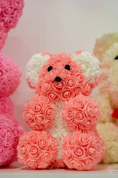 Urso Pelúcia Feito Rosas Pequenas — Fotografia de Stock