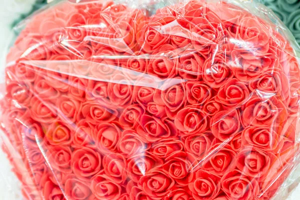 Κόκκινη Καρδιά Από Μπουμπούκια Τριαντάφυλλου — Φωτογραφία Αρχείου