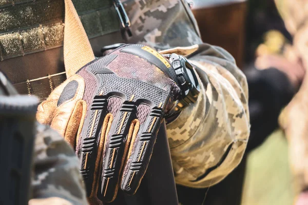 Mão Militar Luvas Proteção — Fotografia de Stock