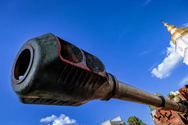 Howitzer muzzle of a knocked out artillery mount close-up.