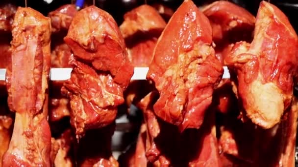 Fotografia Panorâmica Carne Fumada Pendura Fumeiro Imagens Close — Vídeo de Stock
