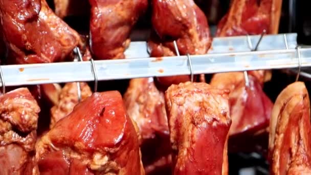 Close Panoramic Shot Smoked Meat Hangs Smokehouse — Stock video