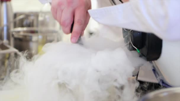 Professional chef is mixing ingredients with liquid nitrogen in steel bowl — Stockvideo