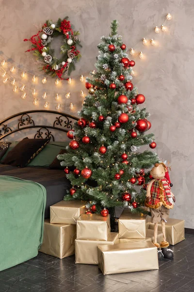 Innenweihnachten Magisch Glühender Baum Kamin Und Geschenke — Stockfoto