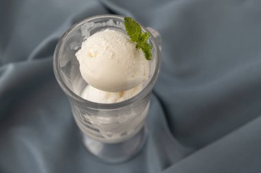 Dilim kek dağınık masa, kopya alanı üzerinde ürün yelpazesine. Lezzetli tatlılar, Restoran Menü kavramı birkaç dilim