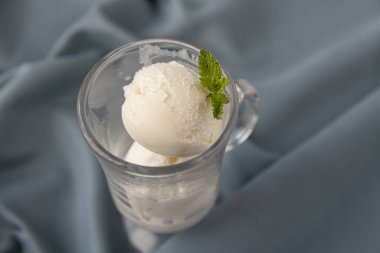 Dilim kek dağınık masa, kopya alanı üzerinde ürün yelpazesine. Lezzetli tatlılar, Restoran Menü kavramı birkaç dilim