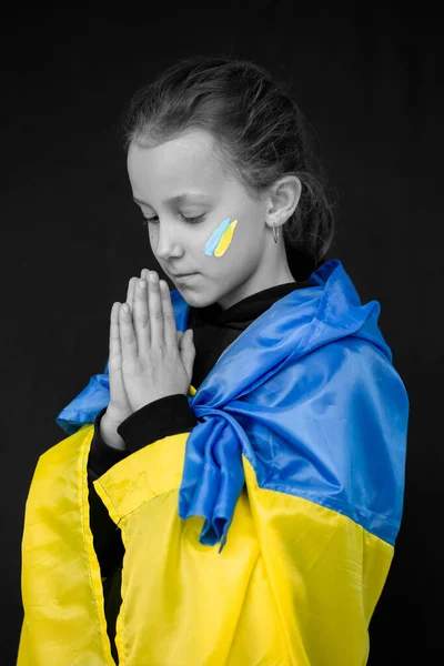 Petite Fille Avec Drapeau Ukraine — Photo