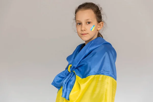 Маленькая Девочка Флагом Украины — стоковое фото