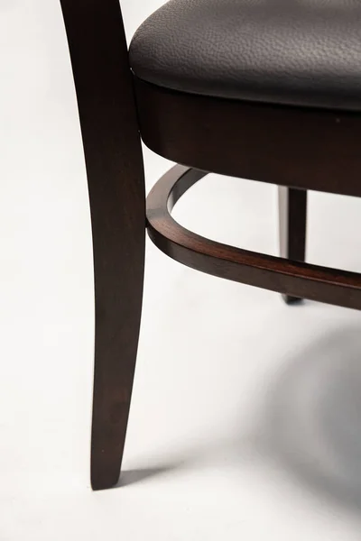 Holztischstuhl Mit Lederbezug — Stockfoto