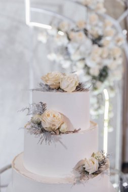 Beyaz düğün pastası Resepsiyon