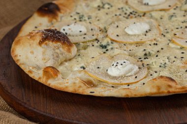 Taze İtalyan Pizzalı Margherita mozzarella ve fesleğenli
