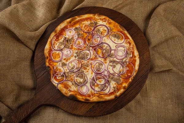 Friss Házi Készítésű Olasz Pizza Margherita Bivaly Mozzarellával Bazsalikommal — Stock Fotó