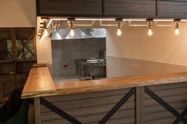 Retro ampuller mağaza asılı, dekore iç lüks ile, demirbaşlar güzel modernite Tasarımcısı birleştirmek, tavanda lambalar, güzel ortaya koydu.