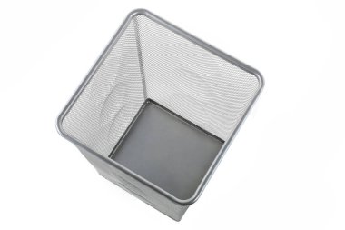 boş çöp, çöp kutusu beyaz zemin üzerine izole