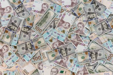 Ukrayna 'nın parası. Elinde bir yığın Ukrayna Hryvnia banknotları var. Hryvnia 500