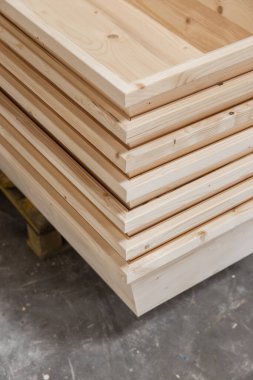 Marangozhane, marangozlukta tabut yapmak.